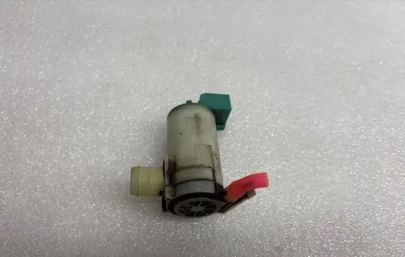 Nissan X-Trail T30 Windscreen/windshield washer pump 2224616