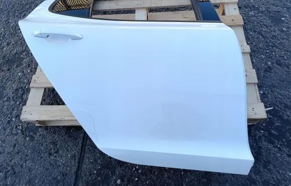 KIA Stinger Rear door