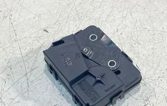 Loading door lock