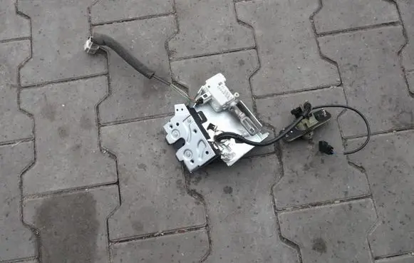 Ford Mondeo Mk III Tailgate/trunk/boot lock/catch/latch