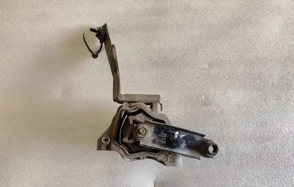 Volvo V60 Engine mount bracket 30748173