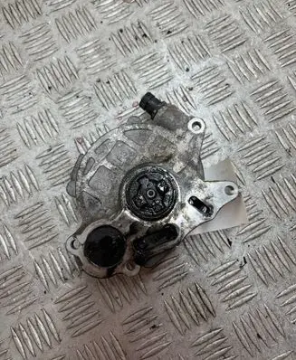 Volkswagen PASSAT B7 Vacuum pump 03L145100