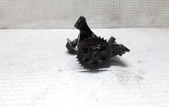 Volkswagen PASSAT B5 Oil pump 06A115105B