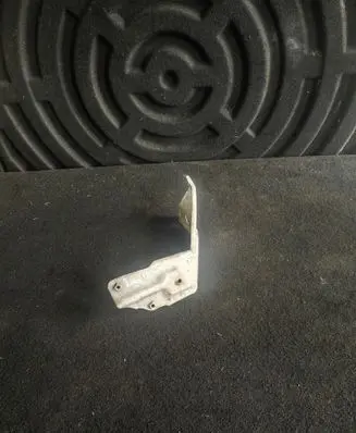Seat Leon (1P) Fender mounting bracket 1P0821136
