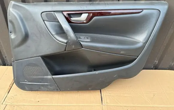 Volvo V70 Front door card panel trim 39961548 A1410 02032000