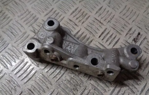 Peugeot 2008 I Engine mounting bracket 9683165580