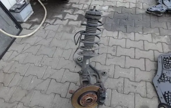 Peugeot 208 Front wheel hub spindle knuckle
