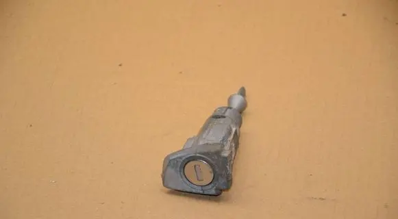 Volkswagen Golf VII Front door lock (next to the handle) 5G0837167 107837167CL 11041