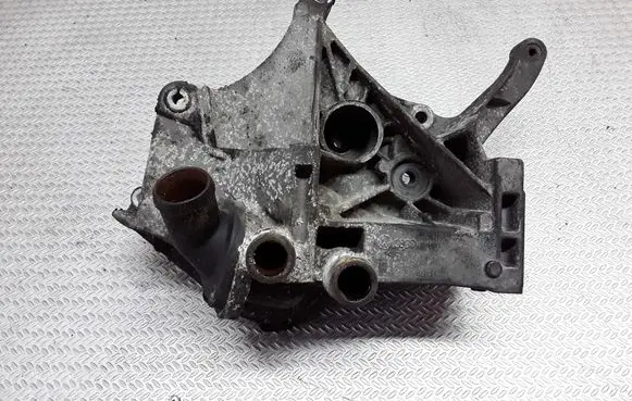 Volkswagen PASSAT B5 Generator/alternator bracket 028903143AF
