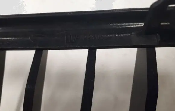 BMW 3 E90 E91 Front bumper upper radiator grill 7120008 22405910