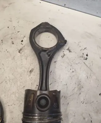 Mercedes-Benz ML W164 Piston with connecting rod