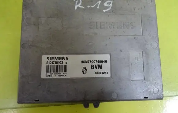 Renault 19 Engine control unit/module S101718103 HOM7700749946
