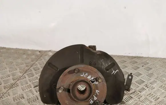 Front wheel hub