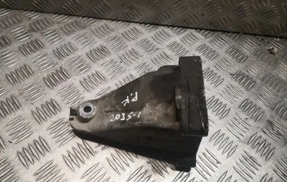 Mercedes-Benz C W203 Engine mounting bracket 2712230904 A2712230904