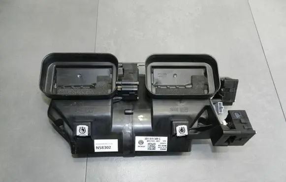 Volkswagen Phaeton Air intake duct part 3D1819509C N58302
