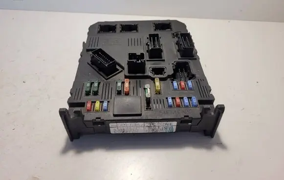 Peugeot 206 Comfort/convenience module 9653667780 S11808