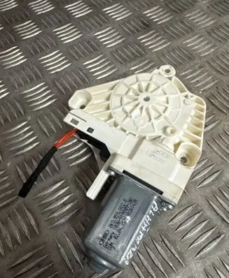 Seat Alhambra (Mk2) Rear door window regulator motor 8K0959802B 1036919809201 40261439