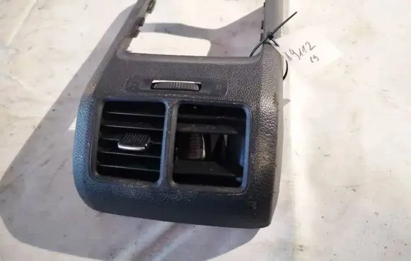 Volkswagen Golf VI Dash center air vent grill 1k0819203
