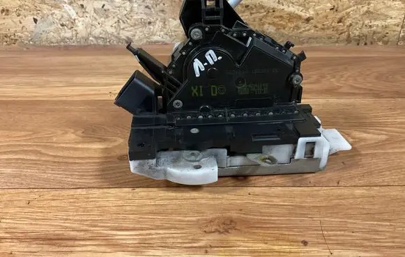 Ford Mondeo Mk III Front door lock 2S4AA21813FB 1E0251