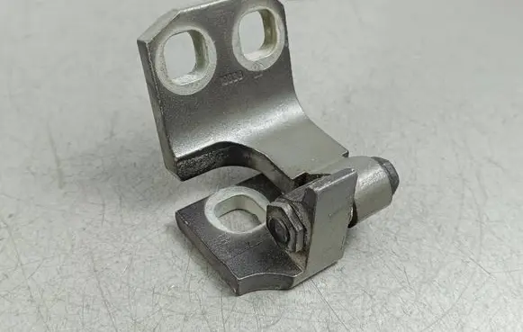 Jeep Cherokee Front door upper hinge