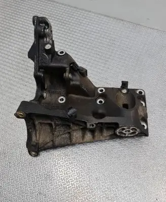Engine mounting bracket
