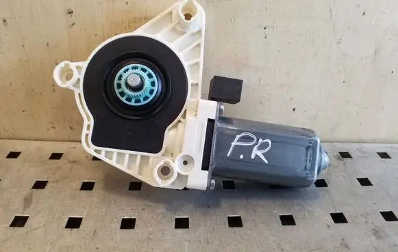 Volkswagen PASSAT B8 Front door window regulator motor 5Q4959802B