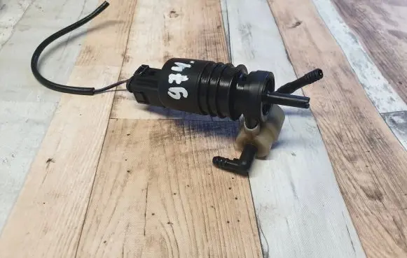 Audi A4 S4 B7 8E 8H Windscreen/windshield washer pump 1J0973722