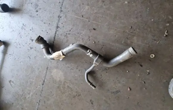 Volkswagen PASSAT B5 Engine coolant pipe/hose