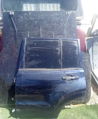 Mitsubishi Pajero Rear door