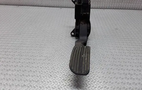 Mercedes-Benz Vito Viano W638 Accelerator throttle pedal 0281002335 A9013000404