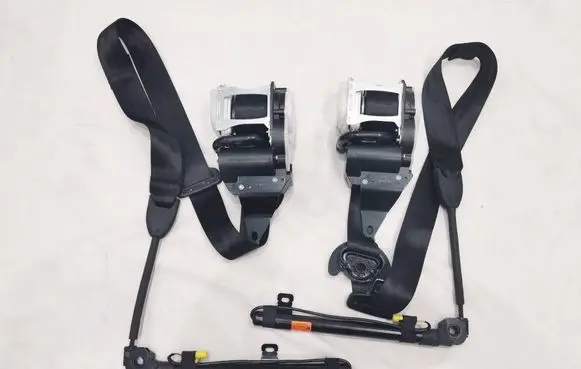 Volkswagen Tiguan Set of seat belts 571857706C 571857705A