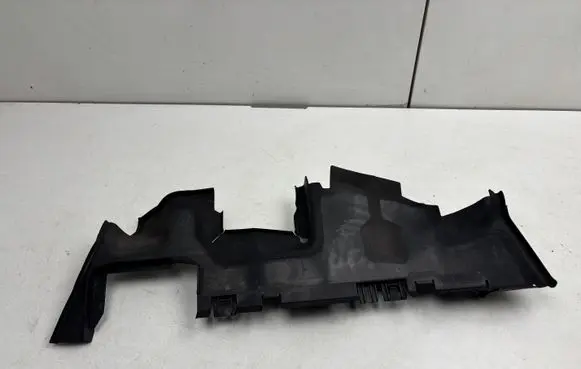 Audi Q3 8U Intercooler air guide/duct channel 8U0121284C