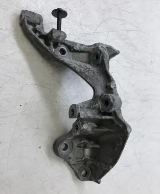 Nissan X-Trail T32 EGR valve cooler bracket 147174072R