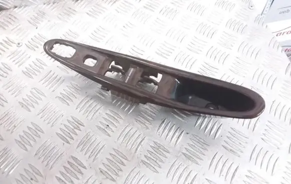 Daewoo Leganza Front door window switch trim 96233837 96220285