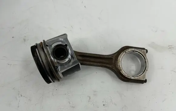 Volvo V60 Piston with connecting rod