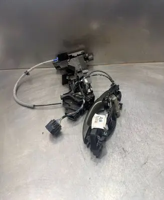 Ford Mondeo MK IV Front door lock 7S7AA21813DC A048317