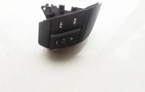 Volvo S60 Steering wheel buttons/switches 1914290021a 191429-0021a