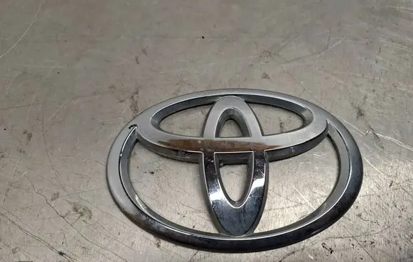 Toyota Yaris Manufacturers badge/model letters 754310D050
