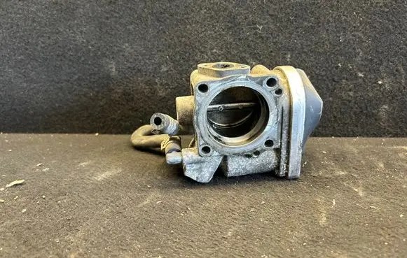 Volkswagen Golf V Throttle valve 06a133062ab