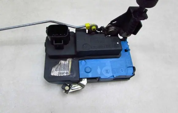 Volvo XC90 Front door lock 330699748 52965