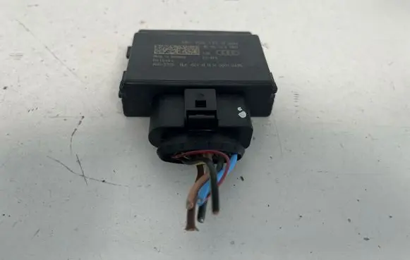 Audi A5 Fuel injection pump control unit/module 8W0906121B