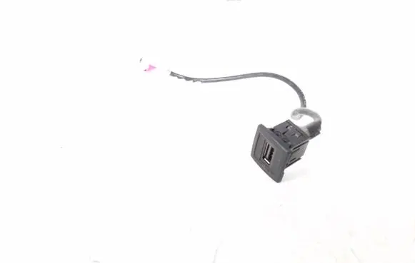 Mercedes-Benz E C207 W207 USB socket connector A1728200515