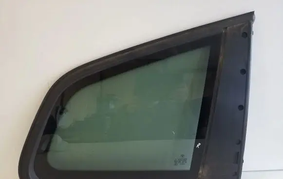 BMW X3 E83 Rear side window 3402292