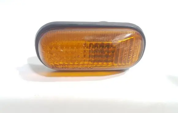 Front fender indicator light