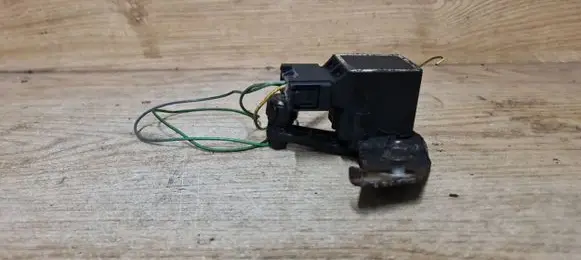 Headlight/headlamp level sensor