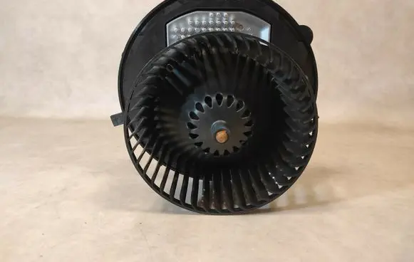 Volkswagen Golf VII Heater fan/blower 5Q1819021