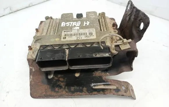 Opel Astra H Engine control unit/module 0281011943