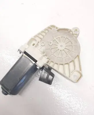 Mercedes-Benz B W245 Front door window regulator motor A1698204342 7744013202 996146102