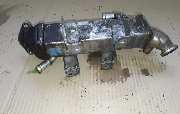 Chevrolet Cruze EGR valve cooler 8200719993 H8200620695