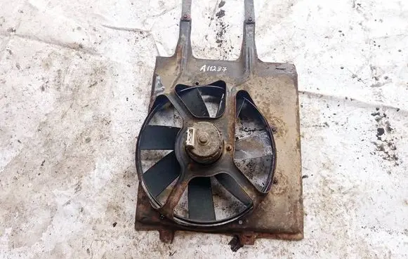 Volkswagen PASSAT B4 Radiator cooling fan shroud 
